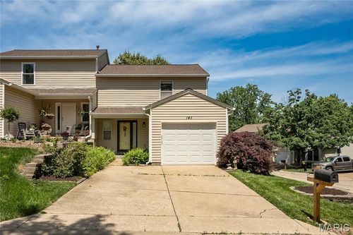 147 Cascade Terrace Dr, Ballwin, MO, 63021-7312 | Card Image
