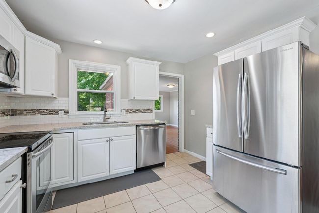 17-web-or-mls-Lombardy Ln-S0107-017.jpg | Image 12