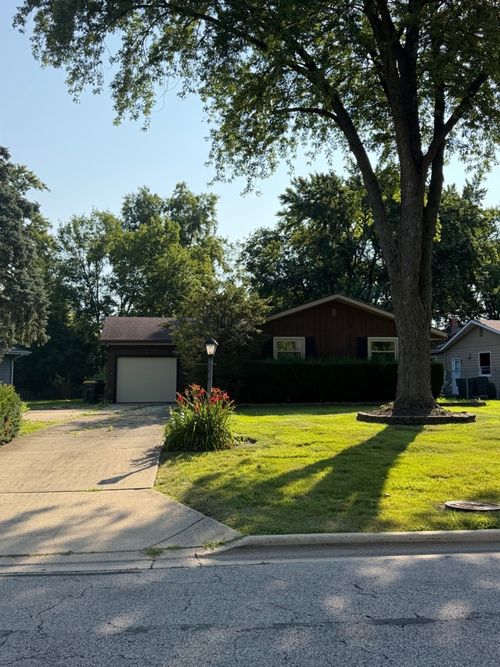 381 N Silverleaf Blvd, Carol Stream, IL, 60188-1601 | Card Image