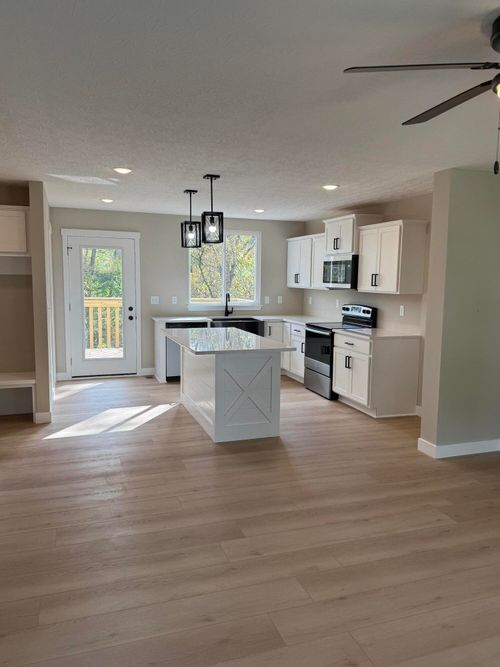 483 Eagle Creek Dr, Dry Ridge, KY, 41035-8525 | Card Image