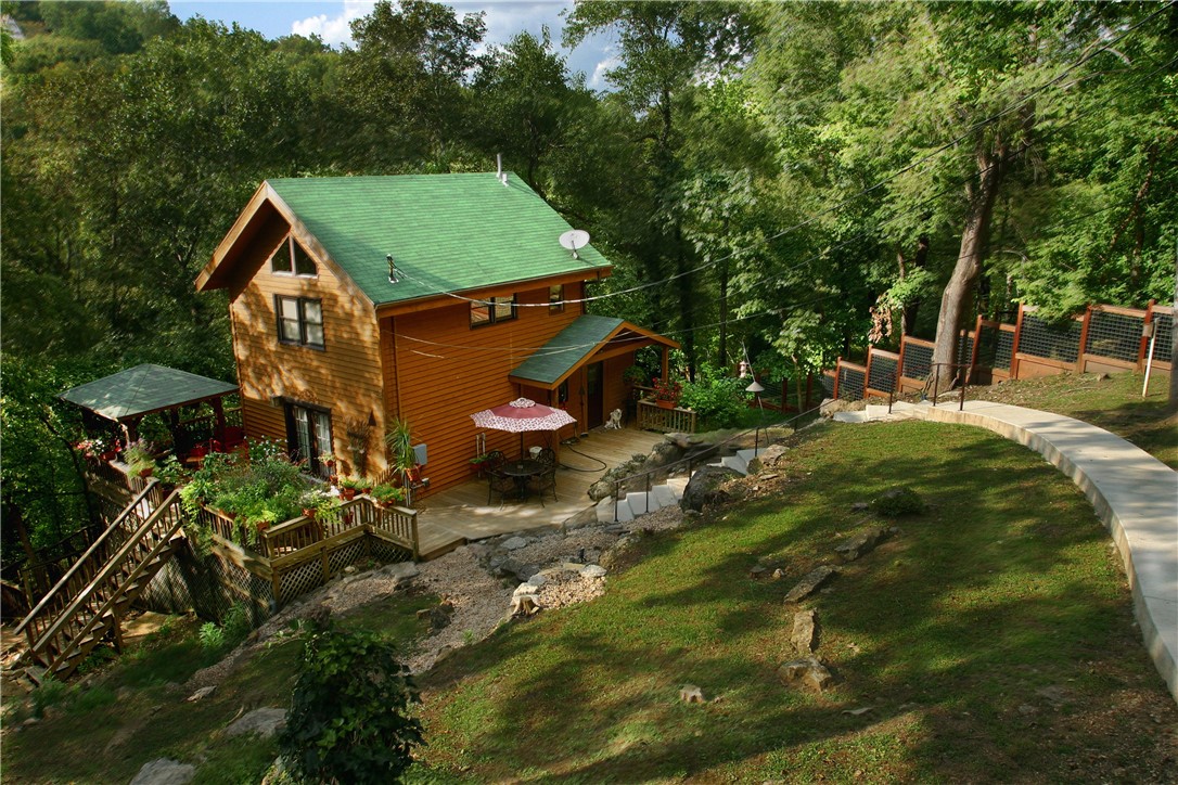 Vine St, Eureka Springs, AR 72632
