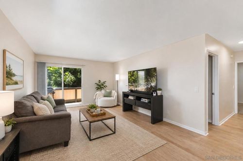 28-868 E Alvarado St, Fallbrook, CA, 92028-2348 | Card Image