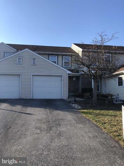 975 Byers Ave, CHAMBERSBURG, PA, 17201-3855 | Card Image
