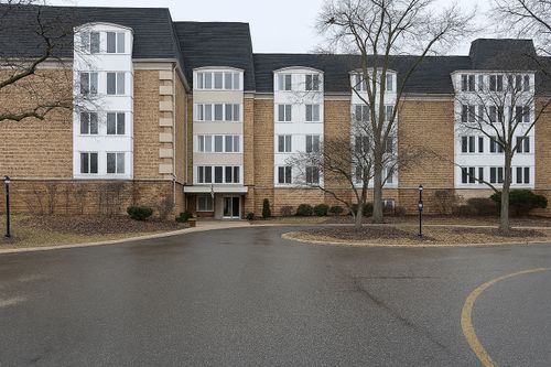 apt-120-150 Lake Blvd, Buffalo Grove, IL, 60089-4386 | Card Image