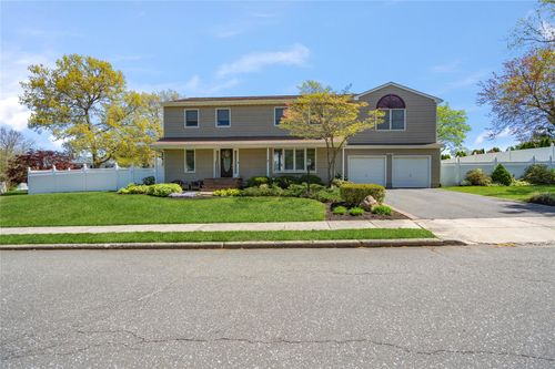 5 Beaumont Ln, Lake Grove, NY, 11755-2703 | Card Image