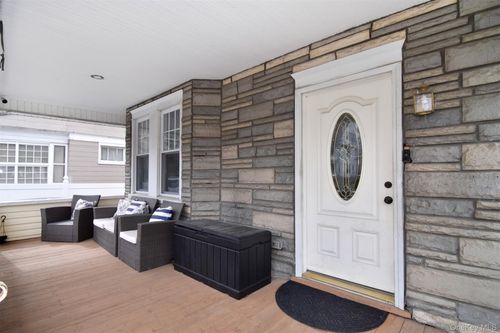 16 Badeau Pl, New Rochelle, NY, 10801-6202 | Card Image