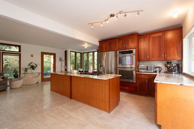 5744 Telegraph Trail, House other with 4 bedrooms, 3 bathrooms and 2 parking in West Vancouver BC | Image 16