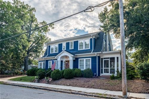 915 Olive St, Greensboro, NC, 27401-1532 | Card Image