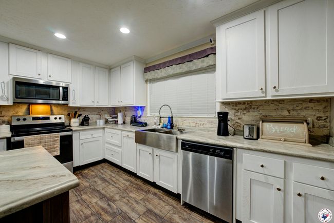 807 E 11 Th St, House other with 4 bedrooms, 2 bathrooms and null parking in Hooks TX | Image 9