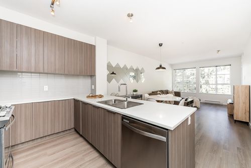 405 - 1151 Windsor Mews, Condo with 2 bedrooms, 2 bathrooms and 1 parking in Coquitlam BC | Card Image