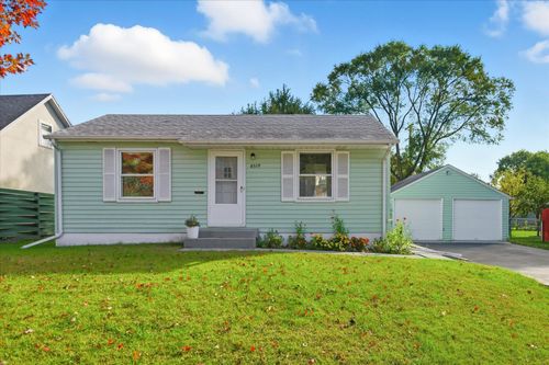 8519 Stevens Ave S, Bloomington, MN, 55420-2366 | Card Image