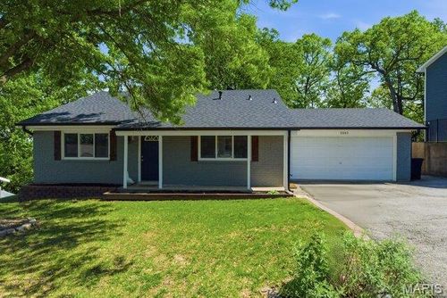 5043 Country View Dr, Imperial, MO, 63052-1507 | Card Image