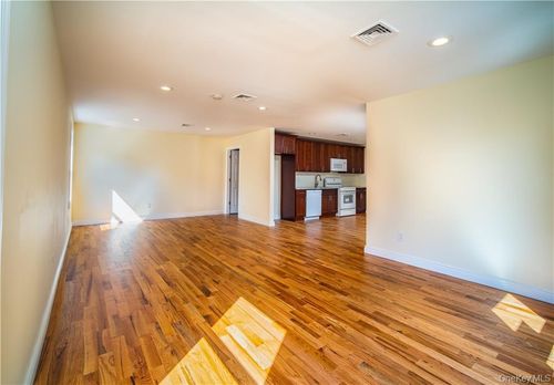 1-69 Schneider Ave, Highland Fls, NY, 10928-1423 | Card Image