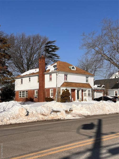 122 Rockaway Pkwy, Valley Stream, NY, 11580-4300 | Card Image