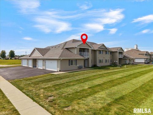 unit-203-340 E Franklin St, Eldridge, IA, 52748-1342 | Card Image