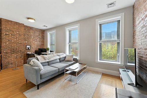 u2-19 Medford St, Chelsea, MA, 02150-2614 | Card Image
