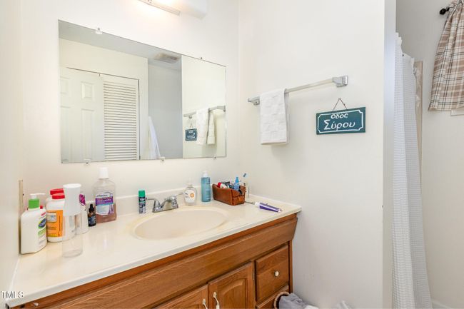 Apt Bathroom | Image 12