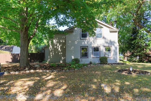 716 Commercial St, Commerce Township, MI, 48382-2924 | Card Image