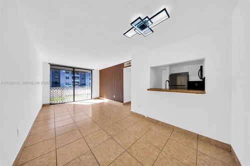 111-8145 Nw 7th St, Miami, FL, 33126-4083 | Card Image