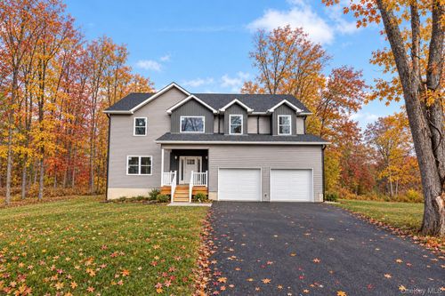 28 Northern Ave, Walden, NY, 12586-1044 | Card Image
