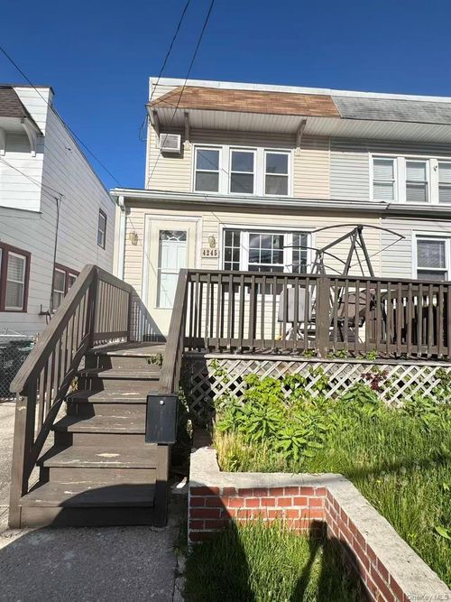 4245 247th St, Little Neck, NY, 11363-1642 | Card Image