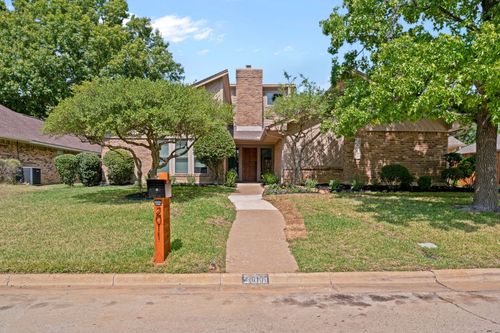 2011 Riverforest Dr, Arlington, TX, 76017-1638 | Card Image