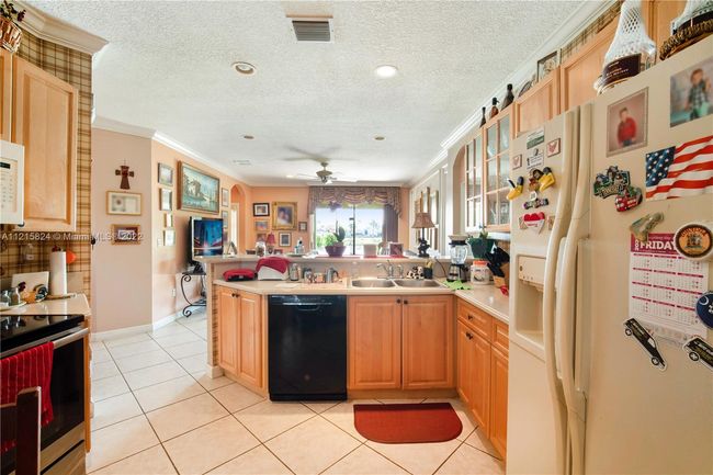 4437 Sw 161 St Path, House other with 3 bedrooms, 2 bathrooms and null parking in Miami FL | Image 12