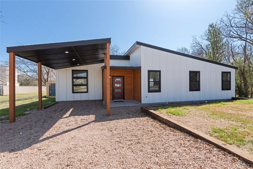204 N Avenue J, Johnson City, TX, 78636 | Card Image