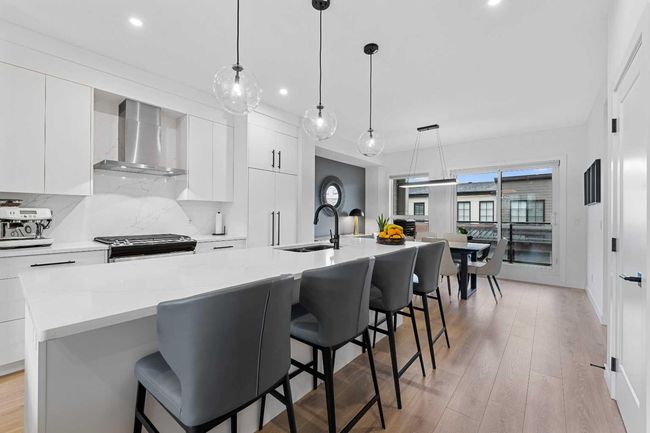 2213 77 Street Sw, Townhouse with 2 bedrooms, 3 bathrooms and 2 parking in Calgary AB | Image 8