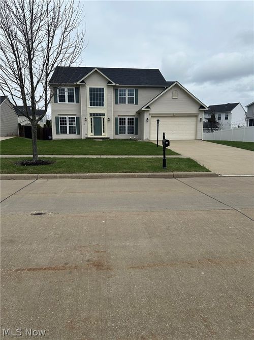 82 Stonesthrow Dr, Berea, OH, 44017-4005 | Card Image
