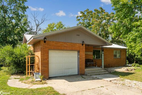 305 N Pine St, New London, IA, 52645-1322 | Card Image