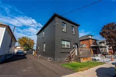 263 Kensington Ave N, House other with 3 bedrooms, 1 bathrooms and 7 parking in Hamilton ON | Image 1