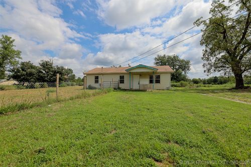 1421 Cedar St, Bristow, OK, 74010-3941 | Card Image