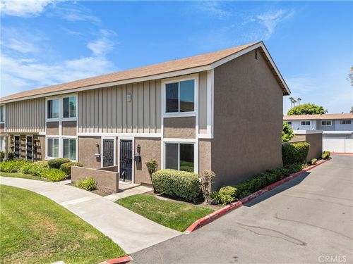 11050 Camden Way, Stanton, CA, 90680-2917 | Card Image