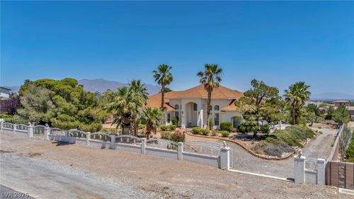 6240 N Hualapai Way, Las Vegas, NV, 89149-1356 | Card Image