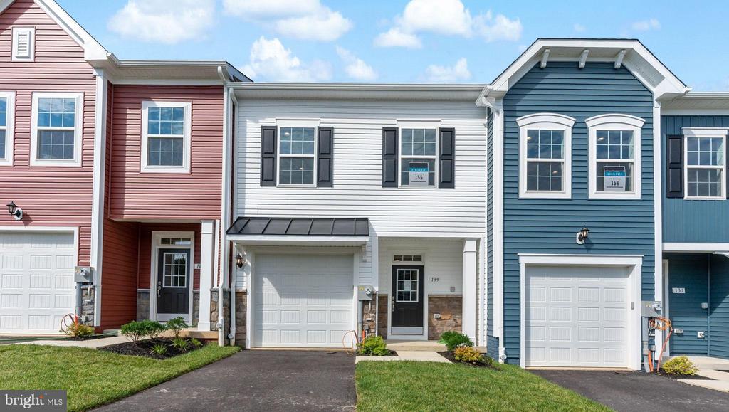 Holstein Dr, Hanover, PA 17331