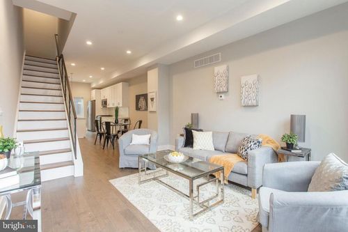 542 Pierce St, PHILADELPHIA, PA, 19148-1808 | Card Image