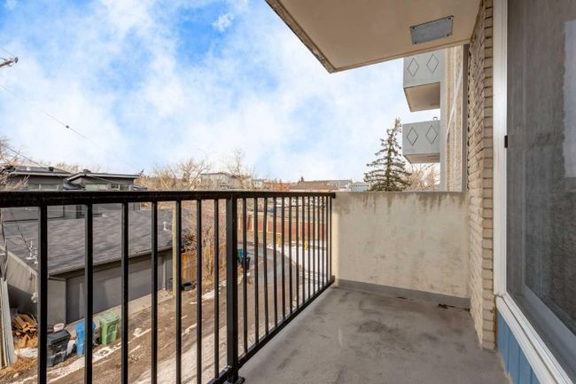 307 - 2512 1 Avenue Nw, Home with 2 bedrooms, 1 bathrooms and 1 parking in Calgary AB | Image 18