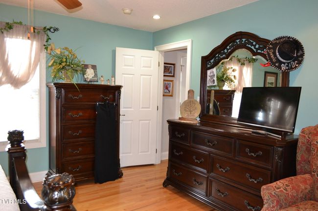 18486 Spoon Gap Rd, House other with 2 bedrooms, 2 bathrooms and null parking in Abingdon VA | Image 12