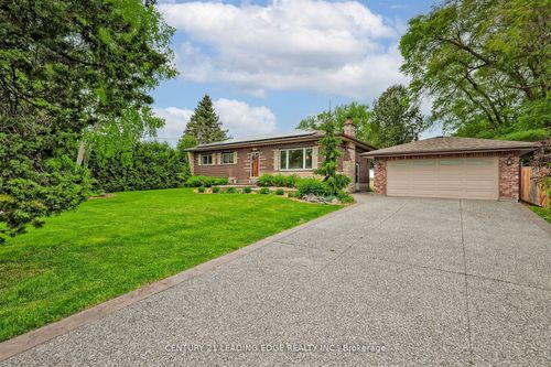 8276 White Church Rd E, Mount Hope, ON, L0R1W0 | Card Image