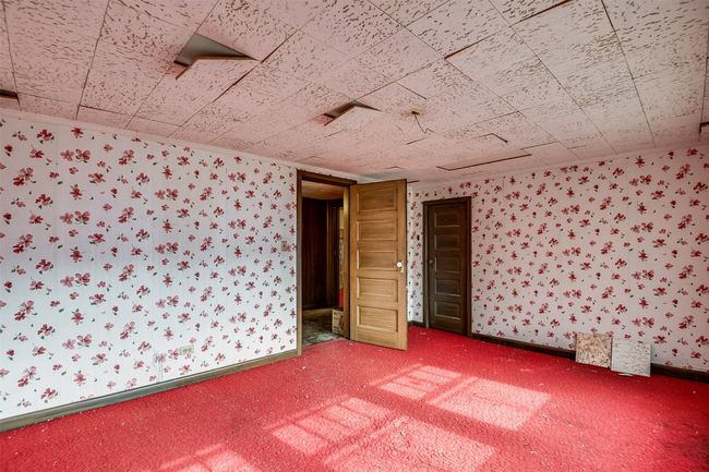 Secondary bedrooms are upstairs | Image 22