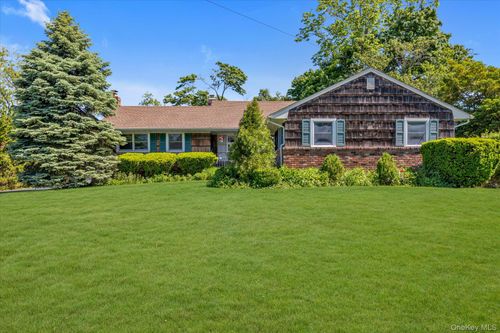 21 Hamilton St, Amityville, NY, 11701-3513 | Card Image