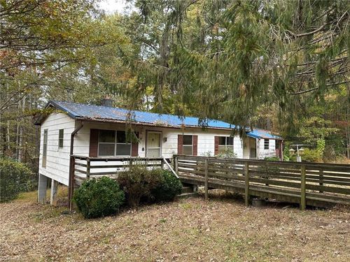 375 Ed Nixon Rd, Thurmond, NC, 28683-8032 | Card Image