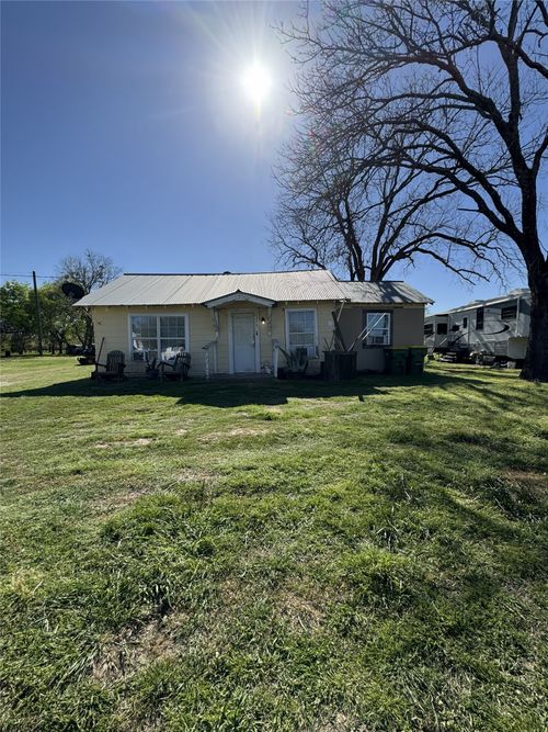 526 Henderson Blvd, Groesbeck, TX, 76642-2028 | Card Image