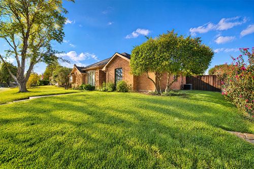 1237 Stonewall St, Garland, TX, 75043-1542 | Card Image
