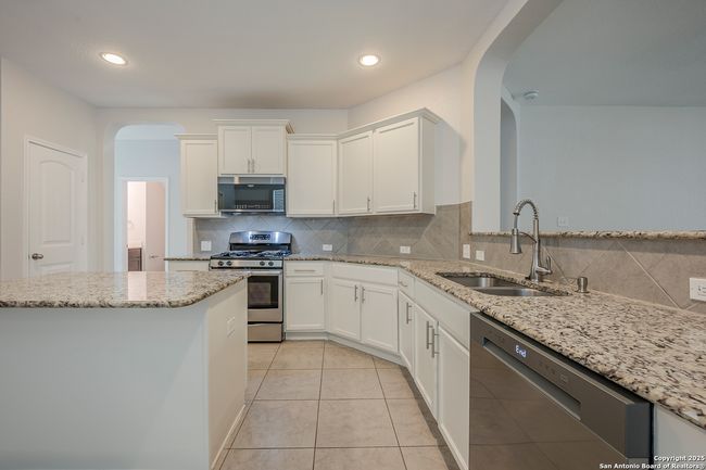 10249 Shadowy Dusk, House other with 4 bedrooms, 3 bathrooms and null parking in Schertz TX | Image 6