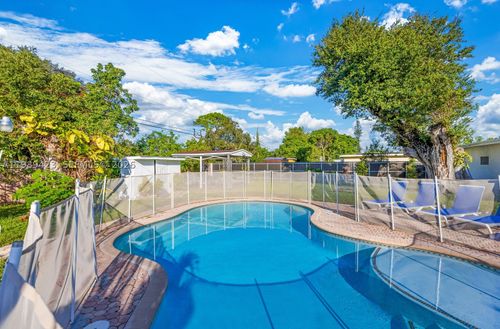 38 Miami Gardens Rd, West Park, FL, 33023-5236 | Card Image