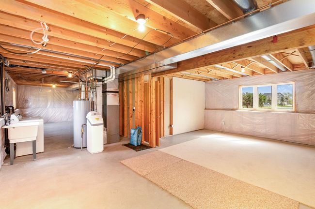 Abundance of daylight windows in lower level | Image 23