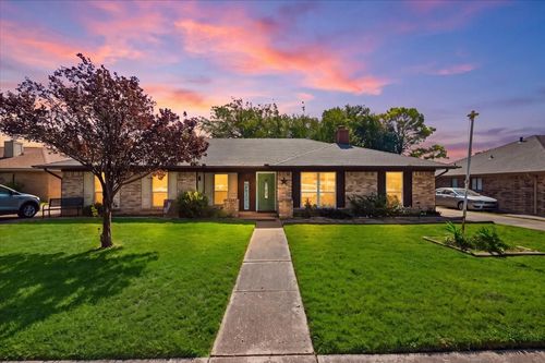 814 Rock Creek Dr, Euless, TX, 76039-3415 | Card Image