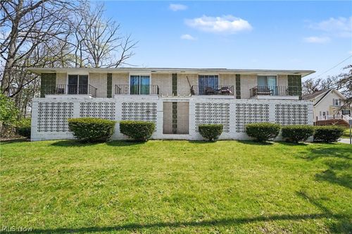 1376 Forest Glen Dr, Cuyahoga Falls, OH, 44221-4867 | Card Image